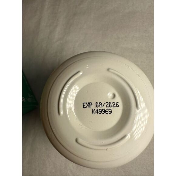 Innisfree Cherry Blossom Dewy Glow Jelly Moisturizer 50ml - Picture 2 of 4